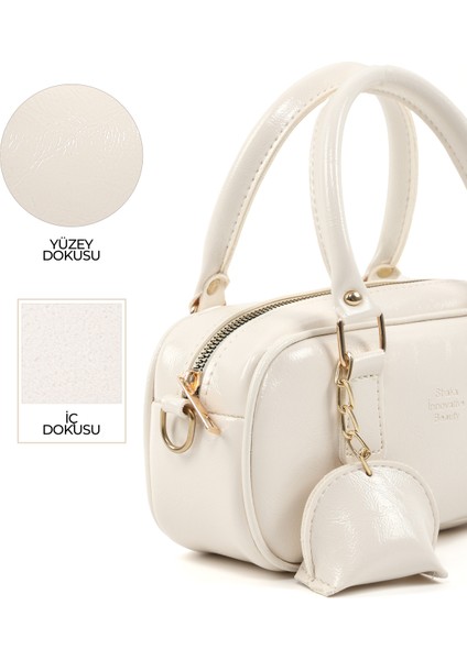 Kırışık Dokulu Krem SHK207 Suni Deri Charm Detaylı Fermuarlı Ayarlanabilir Askılı El, Kol ve Omuz Çantası U:14 E:24 G:8 cm fırsatları