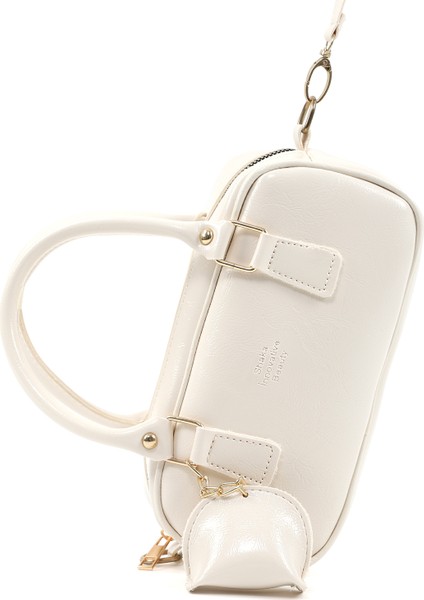 Kırışık Dokulu Krem SHK207 Suni Deri Charm Detaylı Fermuarlı Ayarlanabilir Askılı El, Kol ve Omuz Çantası U:14 E:24 G:8 cm