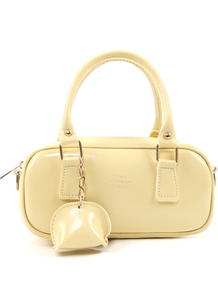 Sarı SHK207 Suni Deri Charm Detaylı Fermuarlı Ayarlanabilir Askılı El, Kol ve Omuz Çantası U:14 E:24 G:8 cm