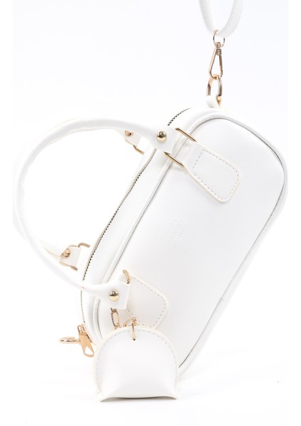 Beyaz SHK207 Suni Deri Charm Detaylı Fermuarlı ,askılı El, Kol ve Omuz Çantası