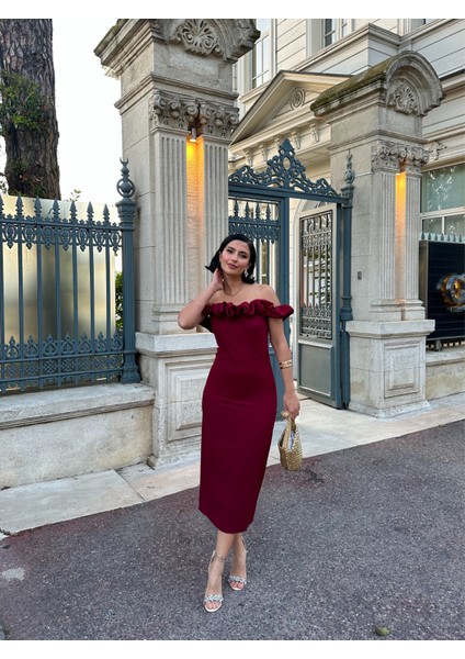 Düşük Omuz Yakası Fırfırlı Midi Boy Elbise indirimleri