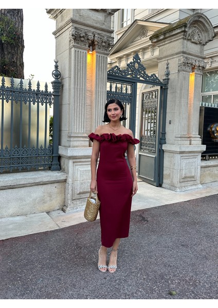 Düşük Omuz Yakası Fırfırlı Midi Boy Elbise