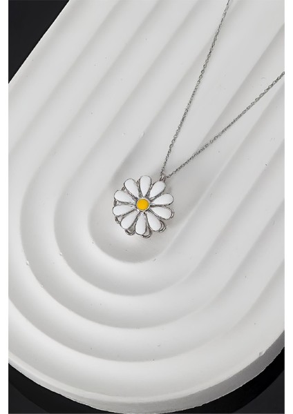 925 Ayar Gümüş Rodyumlu Döner Gövdeli Papatya Kadın Kolye