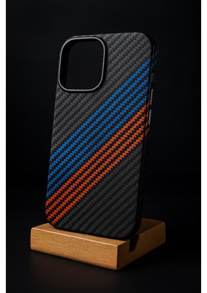 iPhone 16 Pro Için Karbon Fiber Şıklığı – Premium Koruma, Maksimum Stil