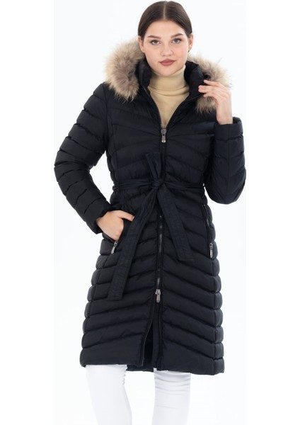 Kadın Siyah Uzun Çıkarılabilir Kürk Kapüşonlu Dolgulu Bel Kemerli Su Itici Şişme Mont 8529