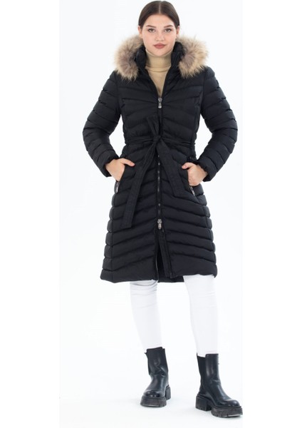 Kadın Siyah Uzun Çıkarılabilir Kürk Kapüşonlu Dolgulu Bel Kemerli Su Itici Şişme Mont 8529