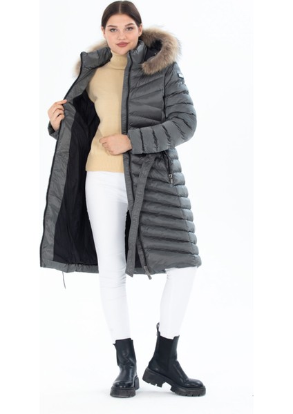 Kadın Gri Uzun Çıkarılabilir Kürk Kapüşonlu Dolgulu Bel Kemerli Su Itici Şişme Mont 8529