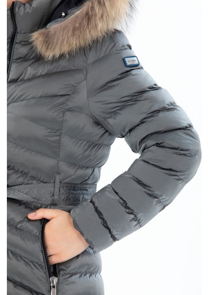 Kadın Gri Uzun Çıkarılabilir Kürk Kapüşonlu Dolgulu Bel Kemerli Su Itici Şişme Mont 8529