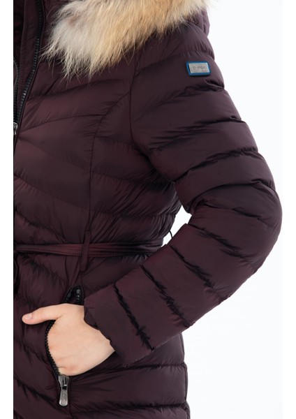 Kadın Bordo Uzun Çıkarılabilir Kürk Kapüşonlu Dolgulu Bel Kemerli Su Itici Şişme Mont 8529
