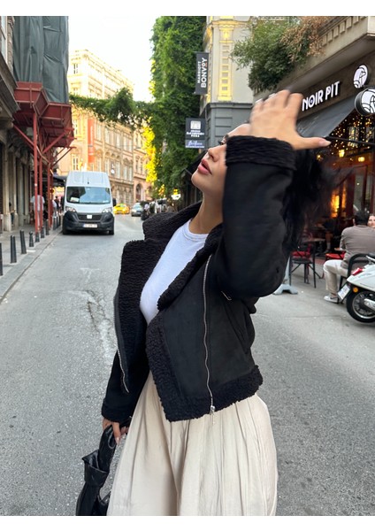 Kısa Içi Peluş Dışı Süet Kaban