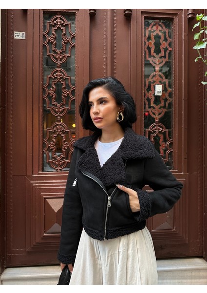 Kısa Içi Peluş Dışı Süet Kaban