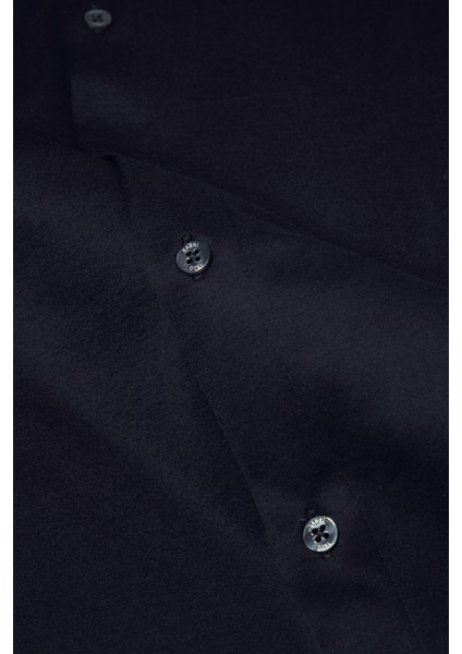 Siyah Klasik Yaka Gömlek indirimleri