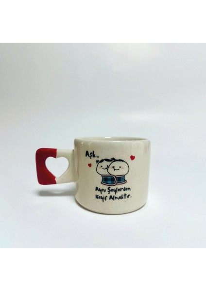 Aşk Aynı Şeylerden Keyif Almaktır Baskılı Kırmızı Kalp Kulplu Kupa