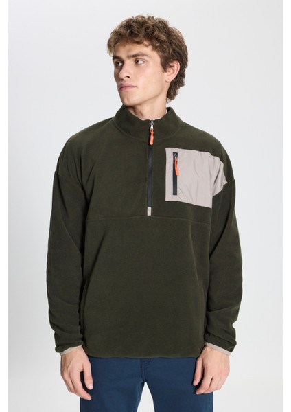 Erkek Haki Oversize Bol Kesim Dik Bato Yaka Cep Detaylı Fermuarlı Soğuk Geçirmez Polar Sweatshirt modelleri