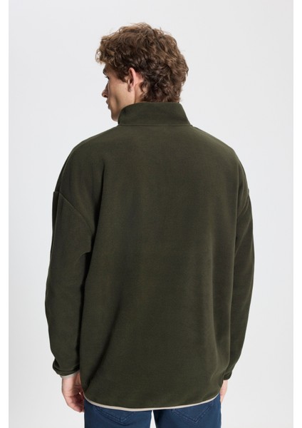 Erkek Haki Oversize Bol Kesim Dik Bato Yaka Cep Detaylı Fermuarlı Soğuk Geçirmez Polar Sweatshirt indirimleri