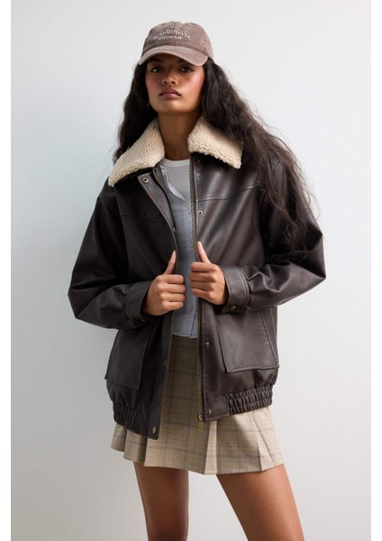 Çıkarılabilir Suni Kürk Yaka Dad Fit Polo Yaka Tafta Suni Deri Mont E8540AX25AU