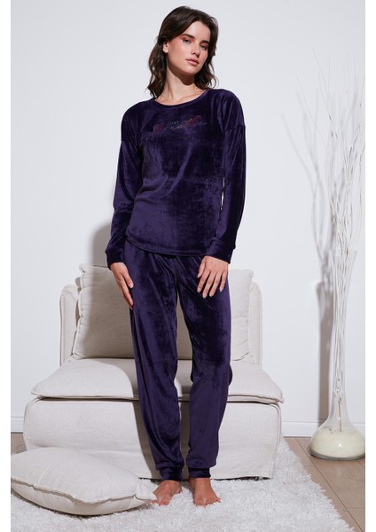 Regular Fit Yumuşak Dokulu Kadife Pijama Takımı Bayan Pijama Takımı 6094200W4 fiyatları