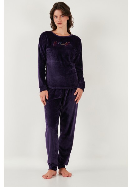 Regular Fit Yumuşak Dokulu Kadife Pijama Takımı Bayan Pijama Takımı 6094200W4 modelleri