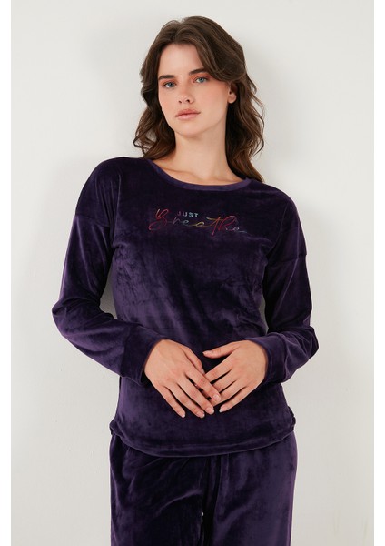 Regular Fit Yumuşak Dokulu Kadife Pijama Takımı Bayan Pijama Takımı 6094200W4 indirimleri