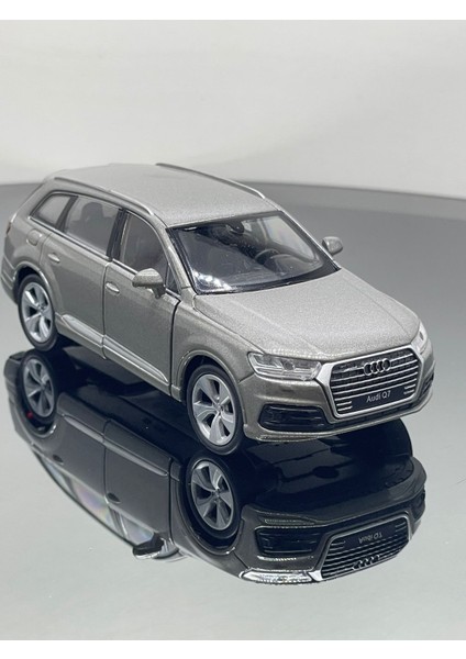 1.36 Ölçek Audi Q7 Metal Oyuncak Araba