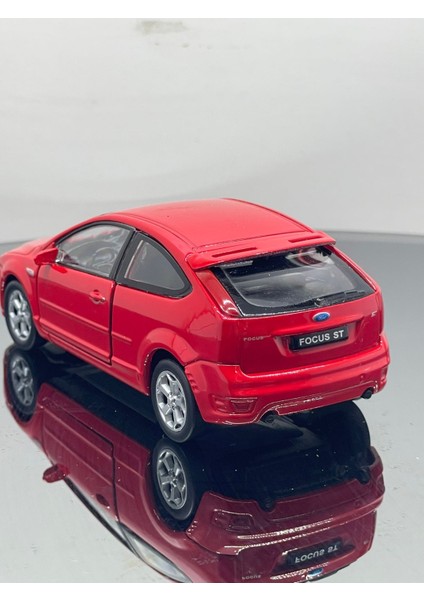 1.36 Ölçek Ford Focus Model Oyuncak Araba fiyatları