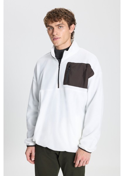 Erkek Beyaz Oversize Bol Kesim Dik Bato Yaka Cep Detaylı Fermuarlı Soğuk Geçirmez Polar Sweatshirt