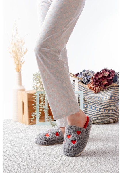 Kadın Peluş Kalpli Ev Terliği Peluş Ev Terliği Misafir Terliği Bohça Terliği