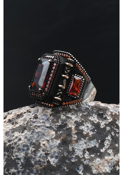 Kırmızı Zirkon Taşlı Kare Tasarımlı 925 Ayar Gümüş Erkek Yüzük 902201 indirimleri