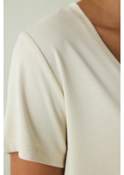 Bej V Yaka Kısa Kollu Modal Tişört fırsatları