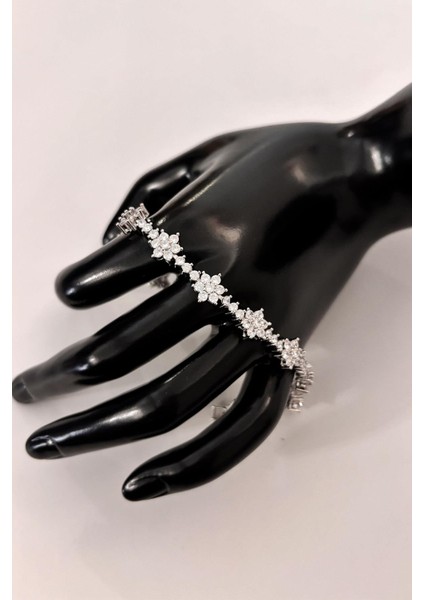 Zirkon Taşlı Çiçek Detaylı Gümüş Vıp Suyolu Bileklik fiyatları