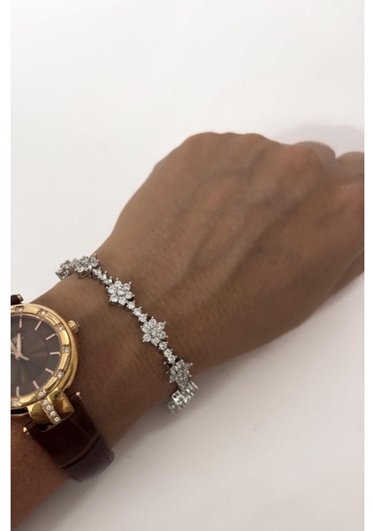 Zirkon Taşlı Çiçek Detaylı Gümüş Vıp Suyolu Bileklik modelleri