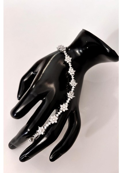 Zirkon Taşlı Çiçek Detaylı Gümüş Vıp Suyolu Bileklik fırsatları