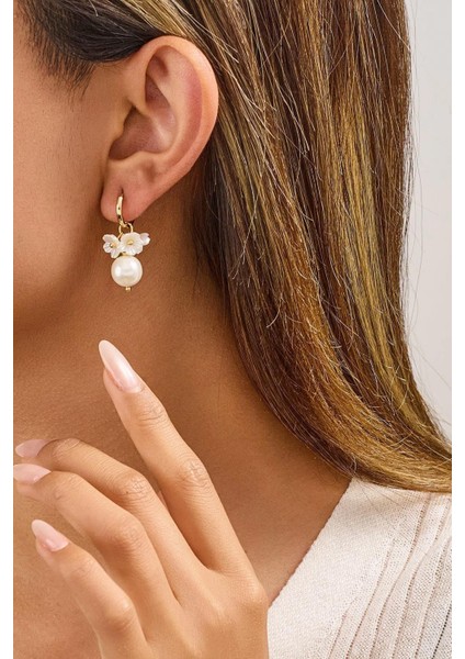 Beyaz Çiçekli Küpe