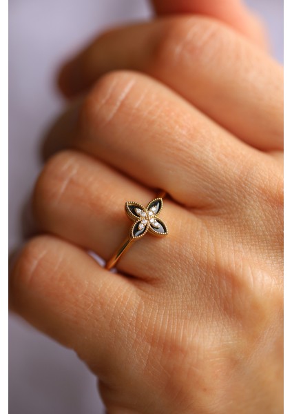 14 Ayar Altın Siyah Mineli ve Taşlı Lilyum Yüzük indirimleri