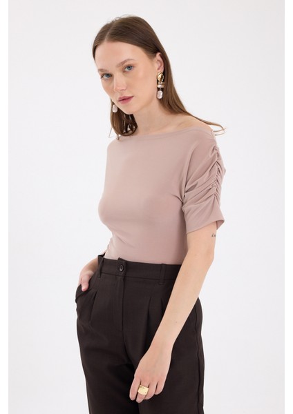 Bej Kayık Yaka Kol Büzgülü Bluz 2515 fiyatları