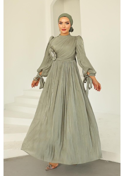 Pilise ve Taşlı Broş Detaylı Yoyo Ipek Tesettür Abiye Elbise Açık Yeşil 1244