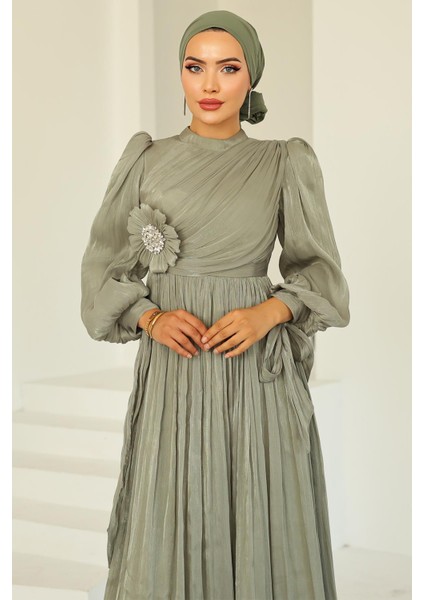 Pilise ve Taşlı Broş Detaylı Yoyo Ipek Tesettür Abiye Elbise Açık Yeşil 1244 fırsatları