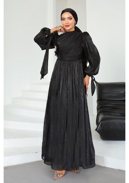Pilise ve Taşlı Broş Detaylı Yoyo Ipek Tesettür Abiye Elbise Siyah 1244