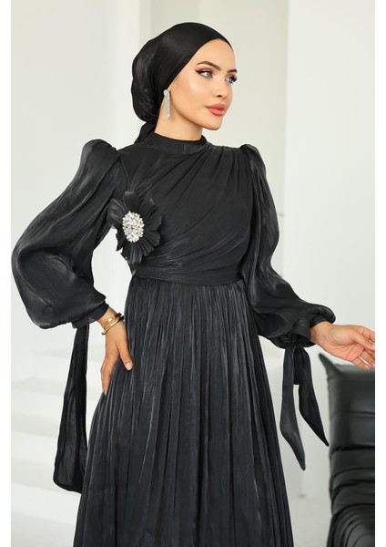 Pilise ve Taşlı Broş Detaylı Yoyo Ipek Tesettür Abiye Elbise Siyah 1244 fırsatları