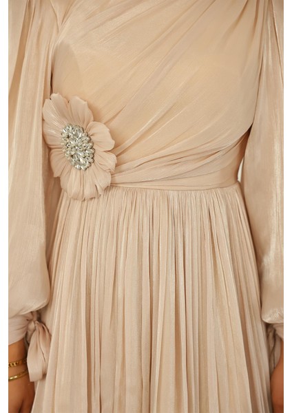 Pilise ve Taşlı Broş Detaylı Yoyo Ipek Tesettür Abiye Elbise Krem 1244 indirimleri