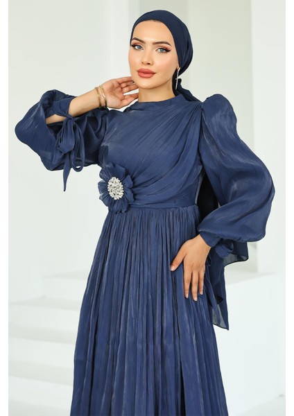 Pilise ve Taşlı Broş Detaylı Yoyo Ipek Tesettür Abiye Elbise K. Indigo 1244 fiyatları