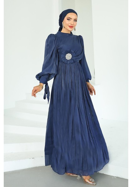 Pilise ve Taşlı Broş Detaylı Yoyo Ipek Tesettür Abiye Elbise K. Indigo 1244 modelleri