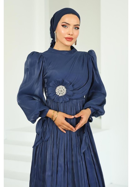 Pilise ve Taşlı Broş Detaylı Yoyo Ipek Tesettür Abiye Elbise K. Indigo 1244 fırsatları