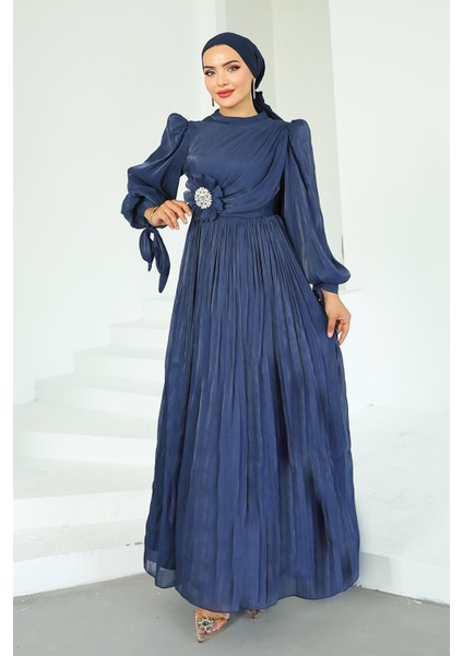 Pilise ve Taşlı Broş Detaylı Yoyo Ipek Tesettür Abiye Elbise K. Indigo 1244 indirimleri