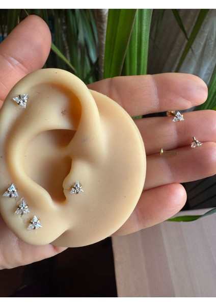 Cerrahi Çelik Üçgen Tek Taş Pıercıng-Tragus,helix,lobe,antı Helix-Taş Çapı 4mm-Bar 6mm-1 Adet