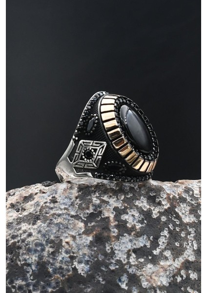 Oniks Taşlı 925 Ayar Gümüş Erkek Yüzük Zirkon Taş Süslemeli 902207 fiyatları