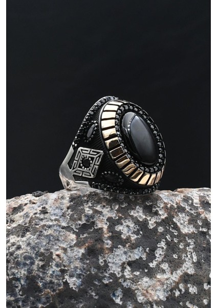 Oniks Taşlı 925 Ayar Gümüş Erkek Yüzük Zirkon Taş Süslemeli 902207 fırsatları