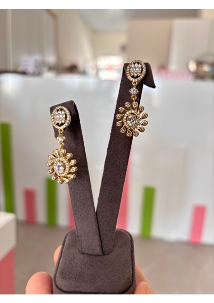 Paslanmaz Çelik Taşlı Sallantılı Küpe – Kararmayan Zarif Kadın Küpe