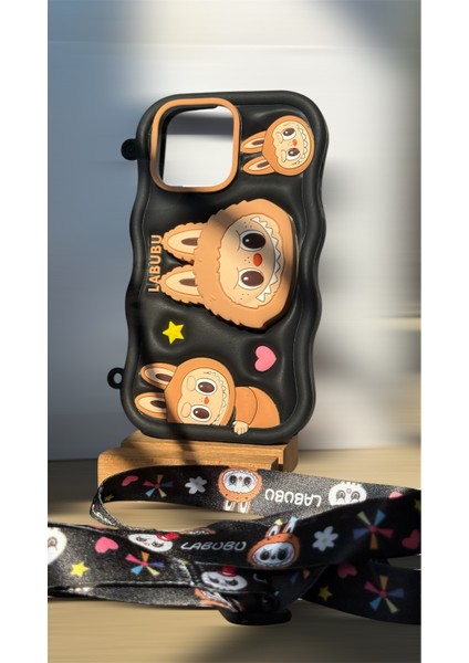 iPhone 15 Promax Labubu Tasarımlı Kılıf + Uyumlu Lanyard – Sevimli, Dayanıklı, Premium Görünüm