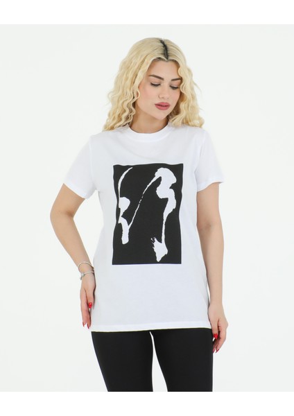 Grafik Desenli Tshirt Beyaz modelleri
